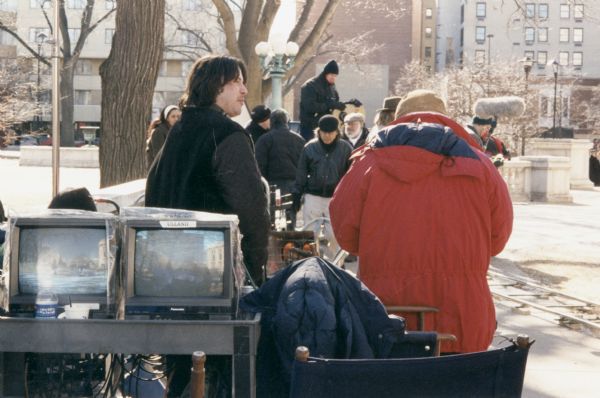 1996 - Keanu Reeves on set